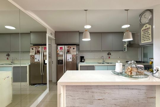 Apartamento com 3 quartos e varanda, ideal para compra. Prático e funcional para sua família. — Cozinha