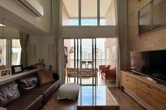 Apartamento com 3 quartos e varanda, ideal para compra. Prático e funcional para sua família. — Sala