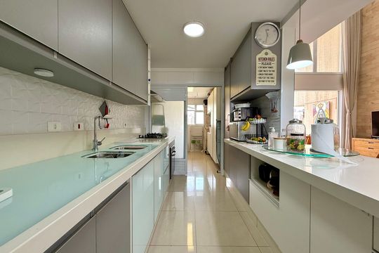 Apartamento com 3 quartos e varanda, ideal para compra. Prático e funcional para sua família. — Cozinha