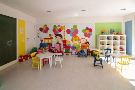 Apartamento com 3 quartos e varanda, ideal para compra. Prático e funcional para sua família. — Brinquedoteca