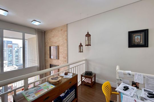 Apartamento com 3 quartos e varanda, ideal para compra. Prático e funcional para sua família. — Escritório