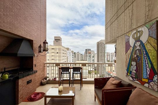 Apartamento com 3 quartos e varanda, ideal para compra. Prático e funcional para sua família. — Varanda