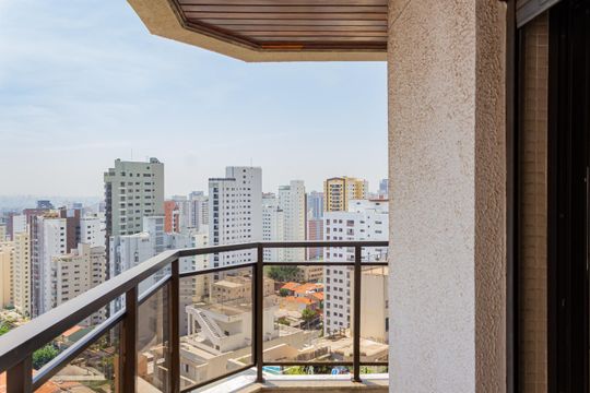 Apartamento em Perdizes, 4 quartos, 1 suíte, mobiliado, academia, churrasqueira, piscina. Perfeitopara comprar. — Varanda do Quarto Suíte