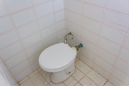 Apartamento em Perdizes, 4 quartos, 1 suíte, mobiliado, academia, churrasqueira, piscina. Perfeitopara comprar. — Banheiro de serviço