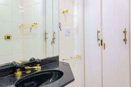 Apartamento em Perdizes, 4 quartos, 1 suíte, mobiliado, academia, churrasqueira, piscina. Perfeitopara comprar. — Banheiro