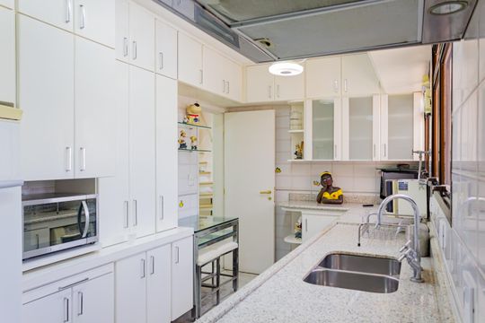 Apartamento em Perdizes, 4 quartos, 1 suíte, mobiliado, academia, churrasqueira, piscina. Perfeitopara comprar. — Cozinha