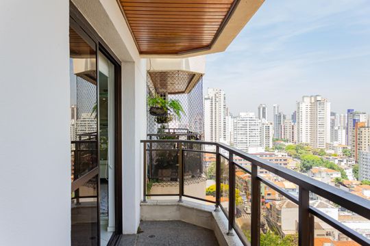 Apartamento em Perdizes, 4 quartos, 1 suíte, mobiliado, academia, churrasqueira, piscina. Perfeitopara comprar. — Varanda da Sala 1