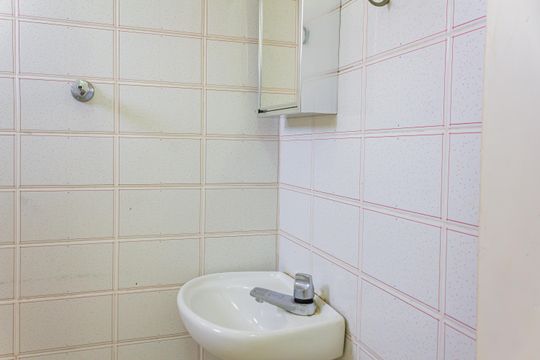 Apartamento em Perdizes, 4 quartos, 1 suíte, mobiliado, academia, churrasqueira, piscina. Perfeitopara comprar. — Banheiro de serviço
