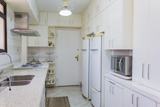 Apartamento em Perdizes, 4 quartos, 1 suíte, mobiliado, academia, churrasqueira, piscina. Perfeitopara comprar. — Cozinha