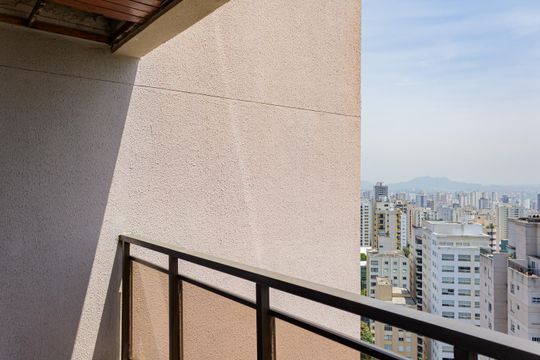 Apartamento em Perdizes, 4 quartos, 1 suíte, mobiliado, academia, churrasqueira, piscina. Perfeitopara comprar. — Varanda do Quarto Suíte