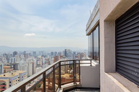 Apartamento em Perdizes, 4 quartos, 1 suíte, mobiliado, academia, churrasqueira, piscina. Perfeitopara comprar. — Varanda da Sala 3