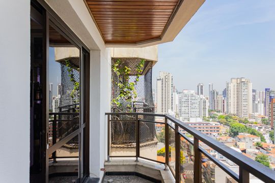 Apartamento em Perdizes, 4 quartos, 1 suíte, mobiliado, academia, churrasqueira, piscina. Perfeitopara comprar. — Varanda da Sala 2