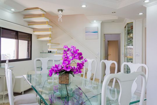 Apartamento em Perdizes, 4 quartos, 1 suíte, mobiliado, academia, churrasqueira, piscina. Perfeitopara comprar. — Sala de Jantar