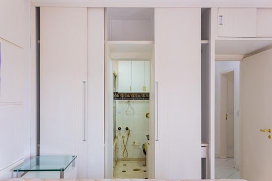 Apartamento em Perdizes, 4 quartos, 1 suíte, mobiliado, academia, churrasqueira, piscina. Perfeitopara comprar. — Banheiro da Suíte