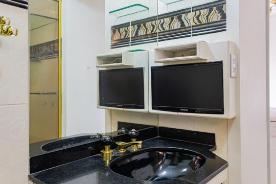 Apartamento em Perdizes, 4 quartos, 1 suíte, mobiliado, academia, churrasqueira, piscina. Perfeitopara comprar. — Banheiro da Suíte