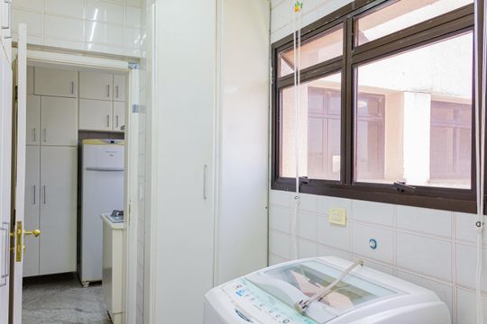 Apartamento em Perdizes, 4 quartos, 1 suíte, mobiliado, academia, churrasqueira, piscina. Perfeitopara comprar. — Área de Serviço