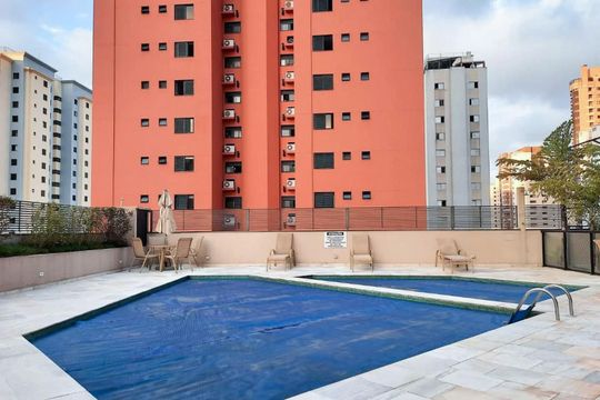 Apartamento em Perdizes, 4 quartos, 1 suíte, mobiliado, academia, churrasqueira, piscina. Perfeitopara comprar. — Área comum - Piscina
