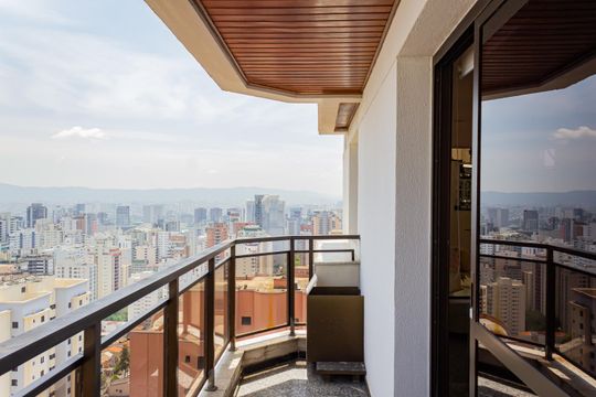 Apartamento em Perdizes, 4 quartos, 1 suíte, mobiliado, academia, churrasqueira, piscina. Perfeitopara comprar. — Varanda da Sala 2