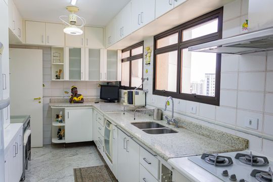Apartamento em Perdizes, 4 quartos, 1 suíte, mobiliado, academia, churrasqueira, piscina. Perfeitopara comprar. — Cozinha
