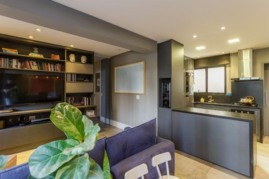 Comprar apartamento no Planalto Paulista: 2 quartos, 1 suíte, varanda e academia no condomínio. — Sala
