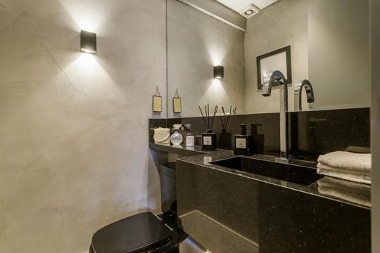 Comprar apartamento no Planalto Paulista: 2 quartos, 1 suíte, varanda e academia no condomínio. — Lavabo