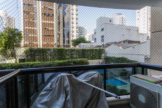 Comprar apartamento no Planalto Paulista: 2 quartos, 1 suíte, varanda e academia no condomínio. — Varanda
