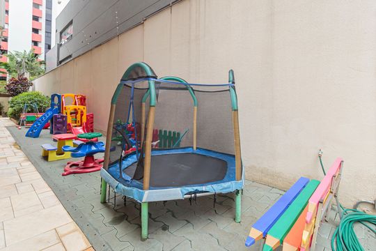 Comprar apartamento no Planalto Paulista: 2 quartos, 1 suíte, varanda e academia no condomínio. — Área comum - Playground
