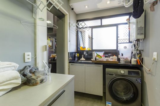 Comprar apartamento no Planalto Paulista: 2 quartos, 1 suíte, varanda e academia no condomínio. — Área de Serviço