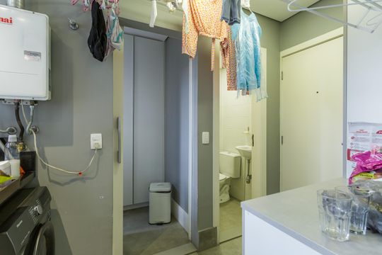 Comprar apartamento no Planalto Paulista: 2 quartos, 1 suíte, varanda e academia no condomínio. — Área de Serviço