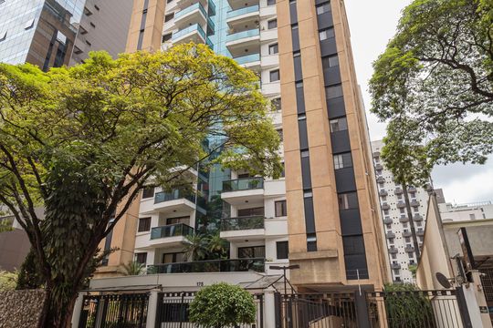 Comprar apartamento no Planalto Paulista: 2 quartos, 1 suíte, varanda e academia no condomínio. — Fachada