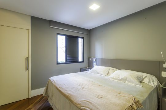 Comprar apartamento no Planalto Paulista: 2 quartos, 1 suíte, varanda e academia no condomínio. — Quarto Suíte