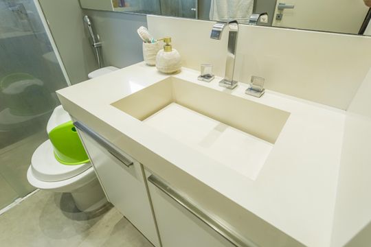 Comprar apartamento no Planalto Paulista: 2 quartos, 1 suíte, varanda e academia no condomínio. — Banheiro Social