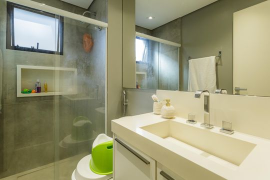 Comprar apartamento no Planalto Paulista: 2 quartos, 1 suíte, varanda e academia no condomínio. — Banheiro Social