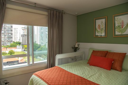 Venda de apartamento mobiliado no Brooklin, com 2 quartos e varanda. — Quarto Suíte