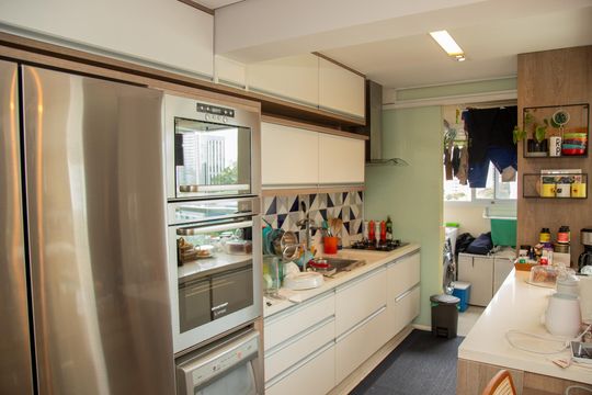 Venda de apartamento mobiliado no Brooklin, com 2 quartos e varanda. — Cozinha e Área de Serviço
