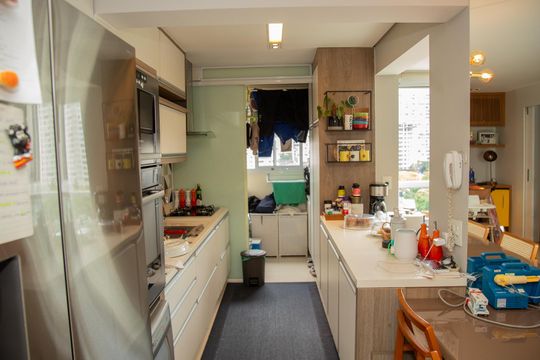Venda de apartamento mobiliado no Brooklin, com 2 quartos e varanda. — Cozinha e Área de Serviço