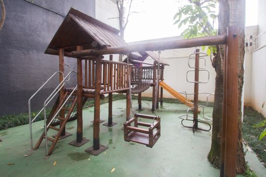Venda de apartamento mobiliado no Brooklin, com 2 quartos e varanda. — Playground