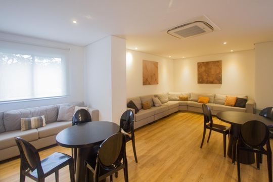 Venda de apartamento mobiliado no Brooklin, com 2 quartos e varanda. — Salão de Festas
