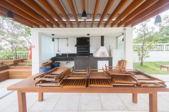 Venda de apartamento mobiliado no Brooklin, com 2 quartos e varanda. — Churrasqueira