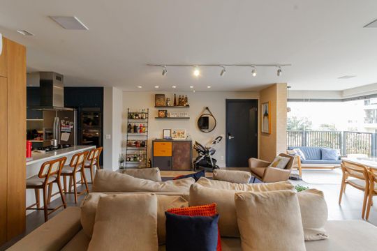 Apartamento em Moema para compra: 3 suítes, closet, churrasqueira, pets permitidos. — Sala