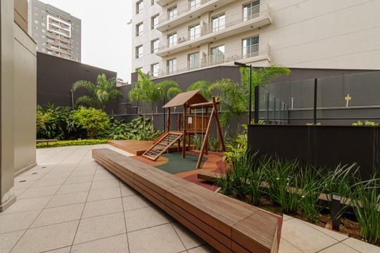 Apartamento em Moema para compra: 3 suítes, closet, churrasqueira, pets permitidos. — Área comum - Playground