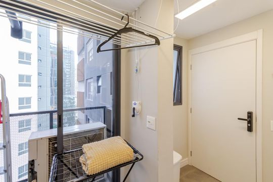 Apartamento em Moema para compra: 3 suítes, closet, churrasqueira, pets permitidos. — Área de Serviço