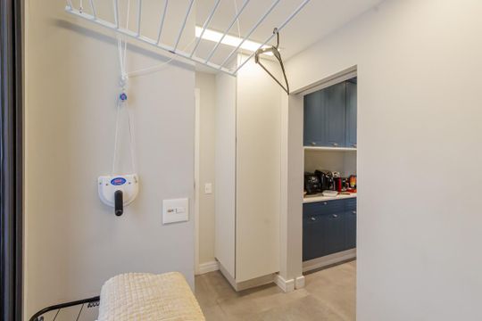 Apartamento em Moema para compra: 3 suítes, closet, churrasqueira, pets permitidos. — Área de Serviço