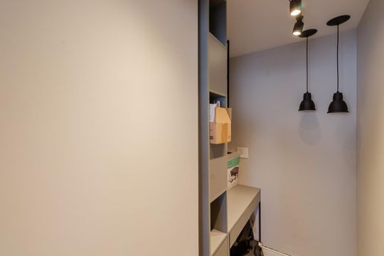 Apartamento em Moema para compra: 3 suítes, closet, churrasqueira, pets permitidos. — Escritório