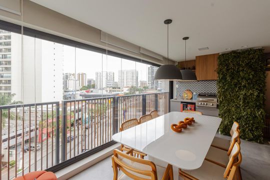 Apartamento em Moema para compra: 3 suítes, closet, churrasqueira, pets permitidos. — Sala