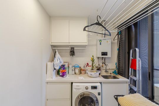 Apartamento em Moema para compra: 3 suítes, closet, churrasqueira, pets permitidos. — Área de Serviço