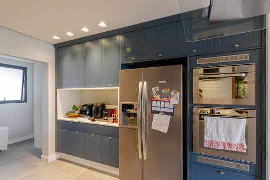 Apartamento em Moema para compra: 3 suítes, closet, churrasqueira, pets permitidos. — Cozinha