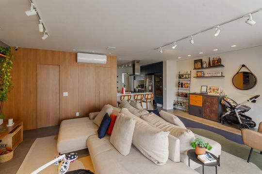 Apartamento em Moema para compra: 3 suítes, closet, churrasqueira, pets permitidos. — Sala