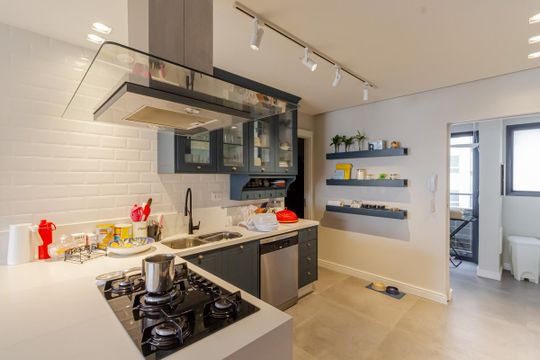 Apartamento em Moema para compra: 3 suítes, closet, churrasqueira, pets permitidos. — Cozinha
