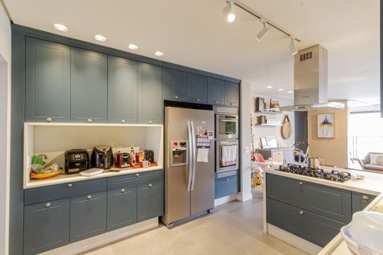 Apartamento em Moema para compra: 3 suítes, closet, churrasqueira, pets permitidos. — Cozinha